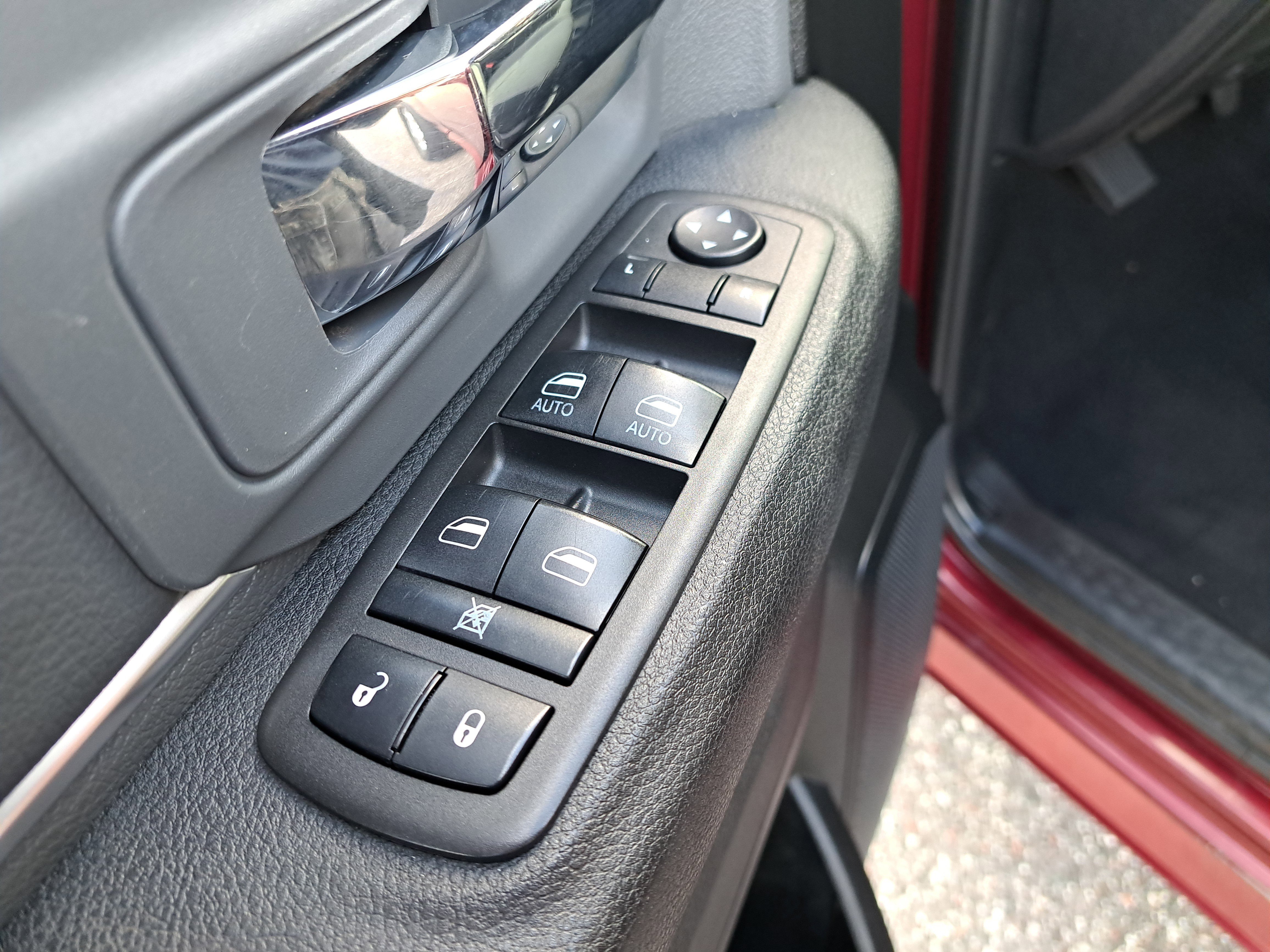 Used 2021 RAM 1500 Classic SLT image 14