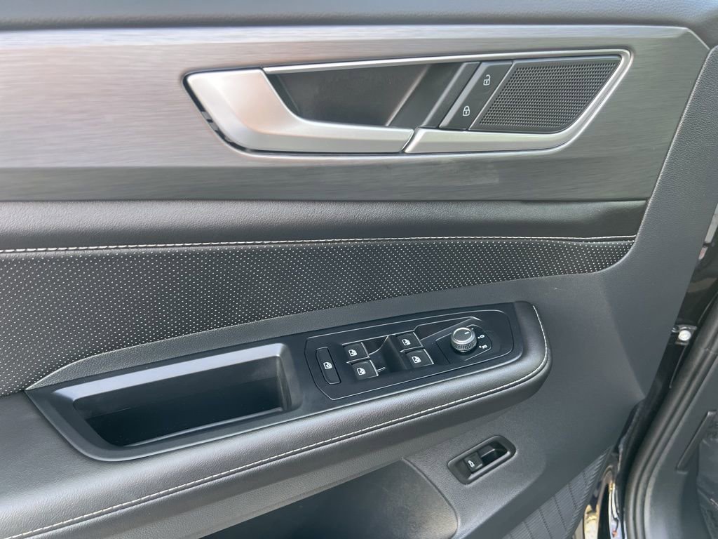 Used 2025 Volkswagen Atlas Cross Sport SE image 22