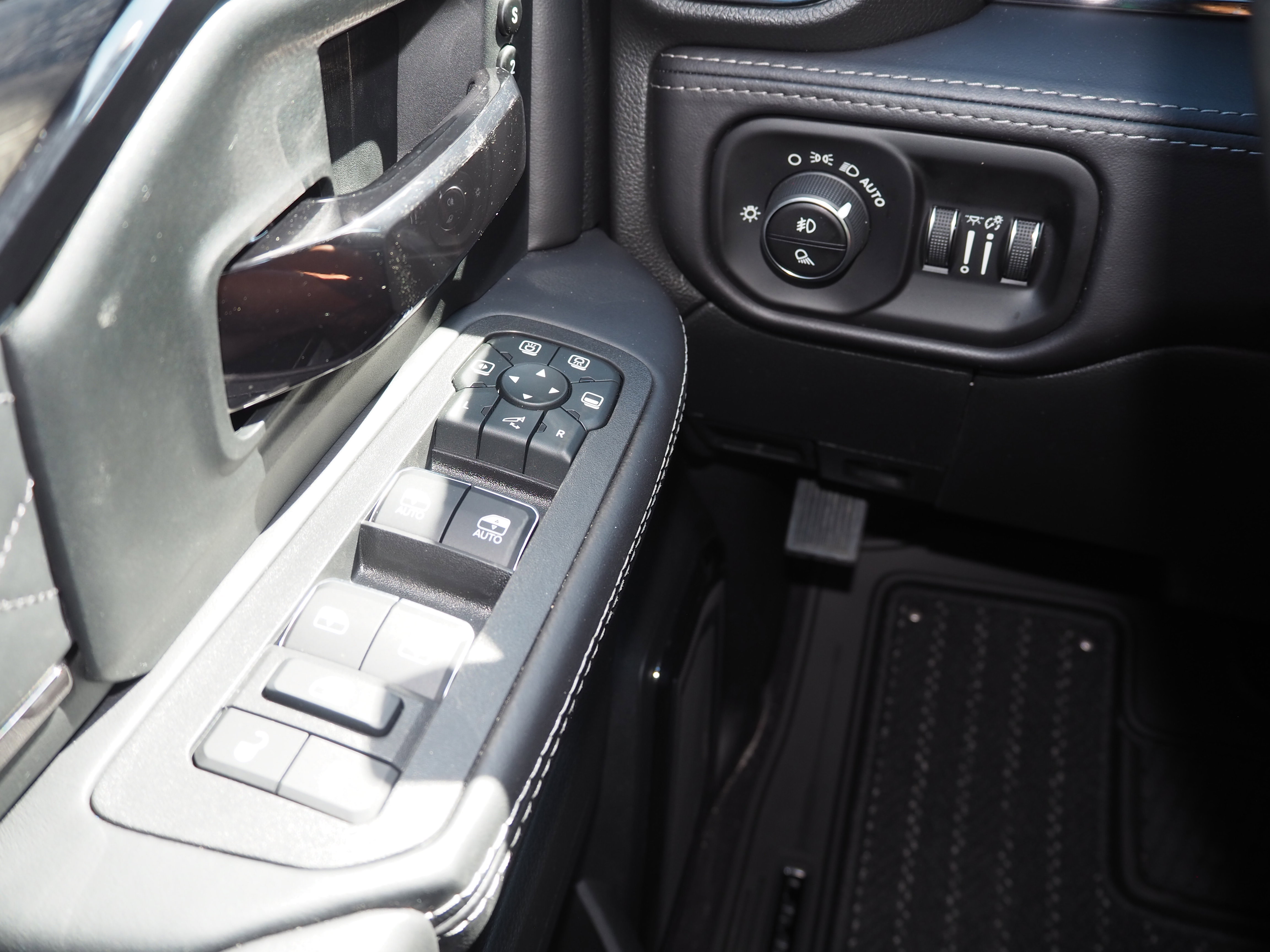 New 2026 RAM 2500 Limited image 32