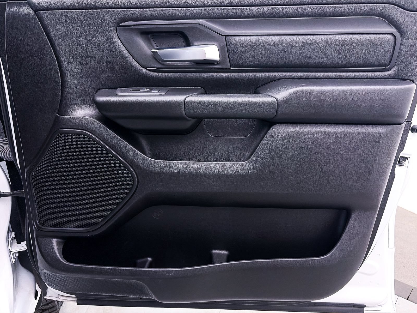 Used 2025 RAM 1500 Warlock AWD/4WD image 32
