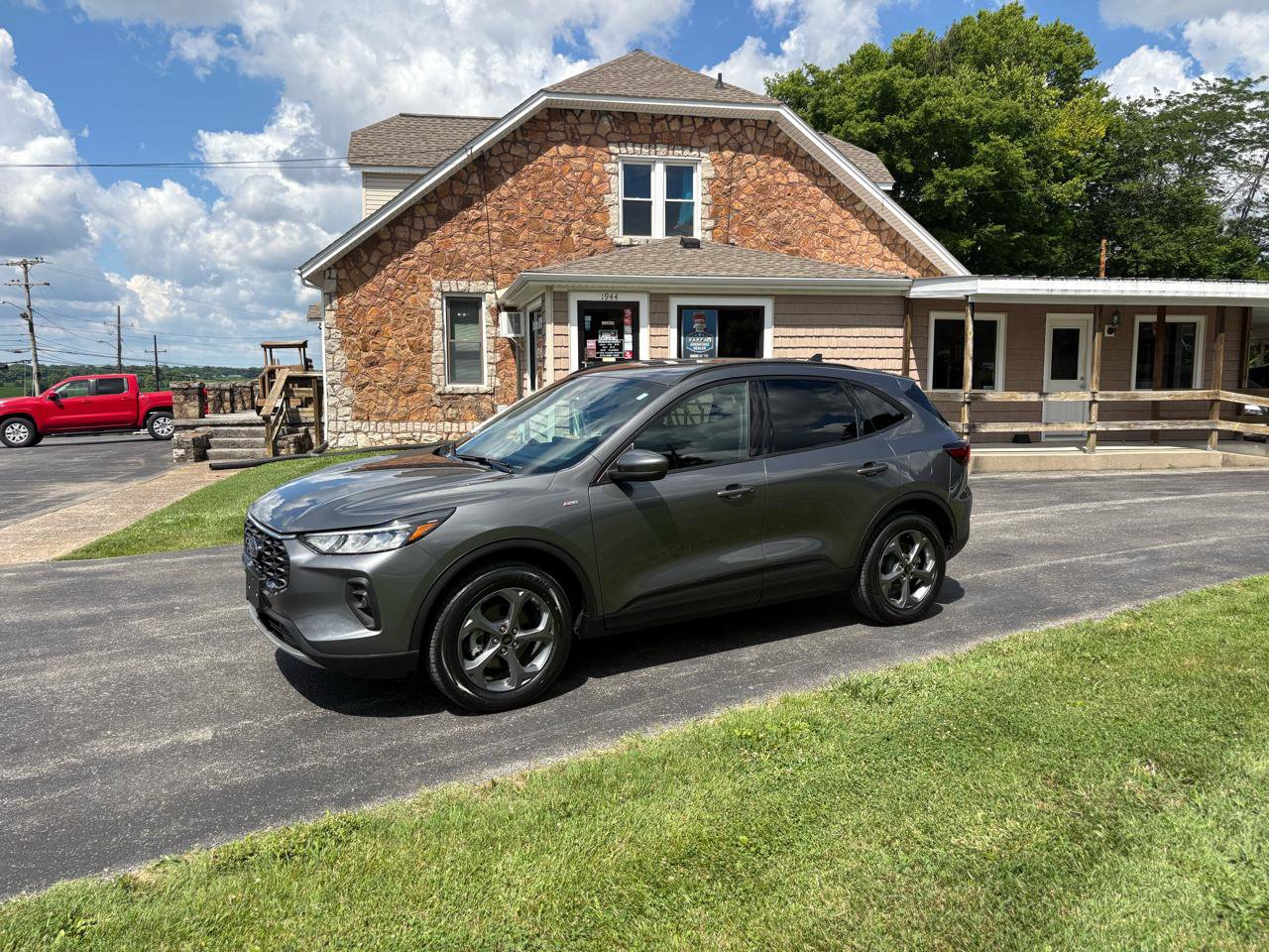 Used 2025 Ford Escape ST-Line Select w/ Tech Pack #1 AWD/4WD image 1