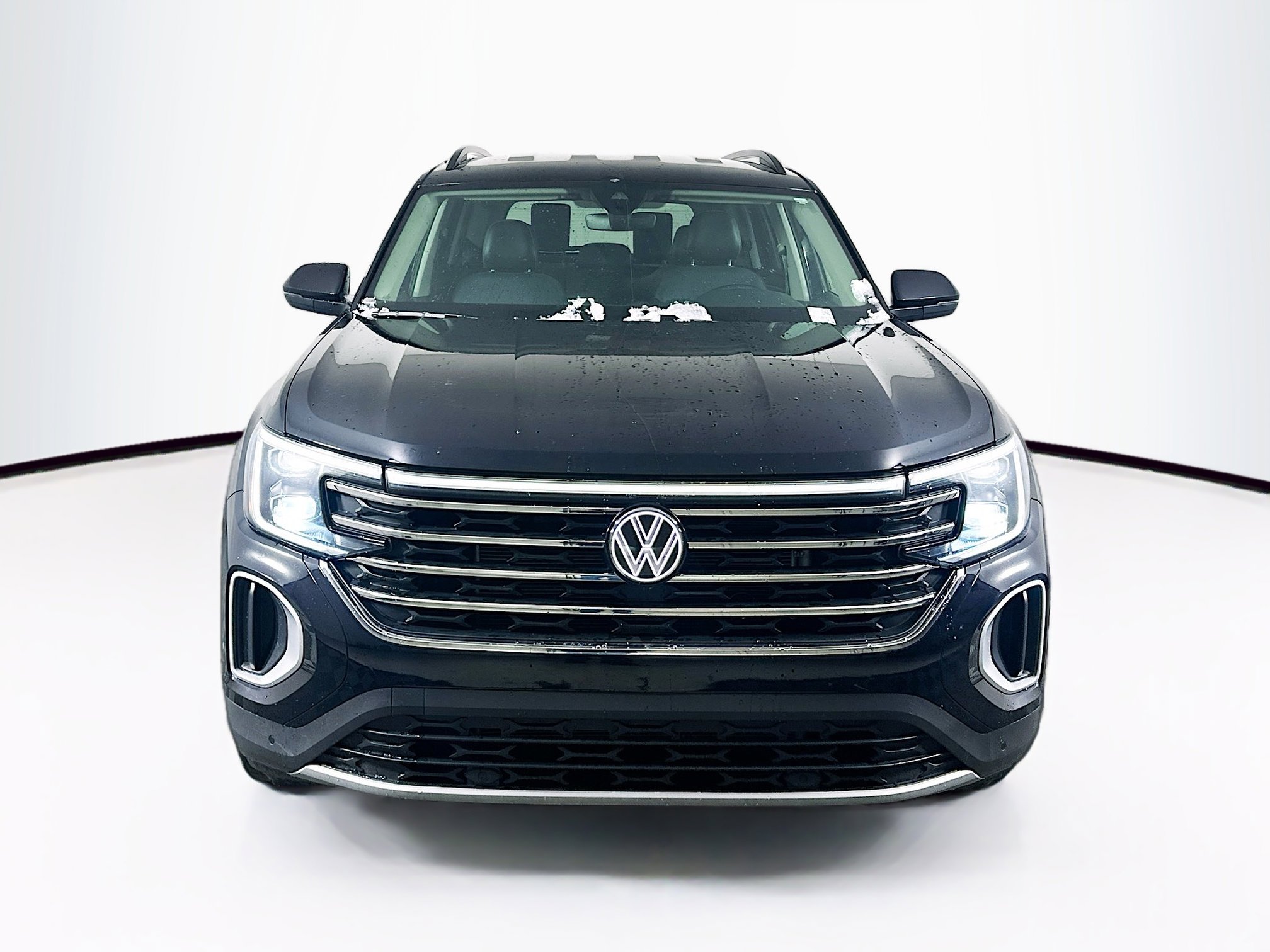 Used 2025 Volkswagen Atlas SE image 2