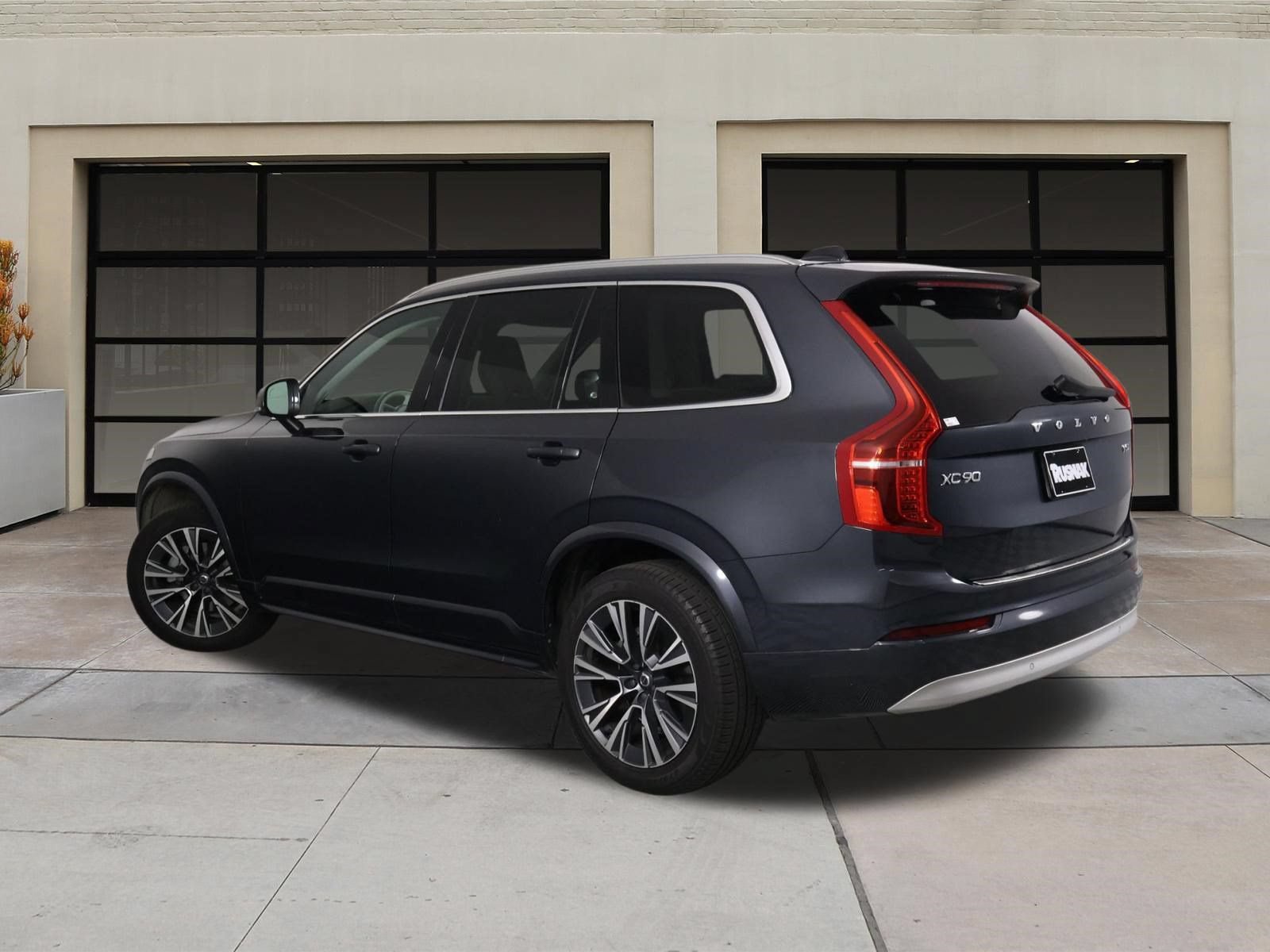 Used 2022 Volvo XC90 T5 Momentum w/ Protection Package Premier AWD/4WD image 2