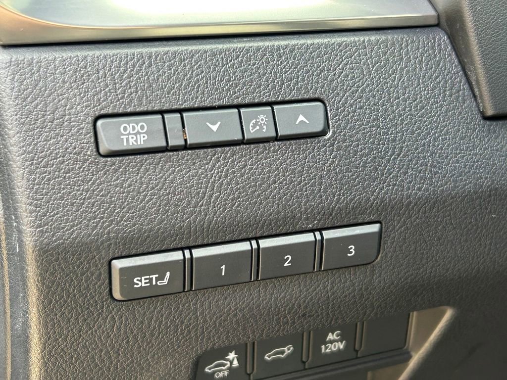 Used 2024 Lexus GX 550 w/ Accessory Package (2T) image 31