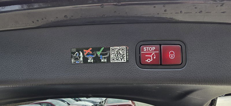 Used 2025 Mercedes-Benz GLC 300 4MATIC image 27