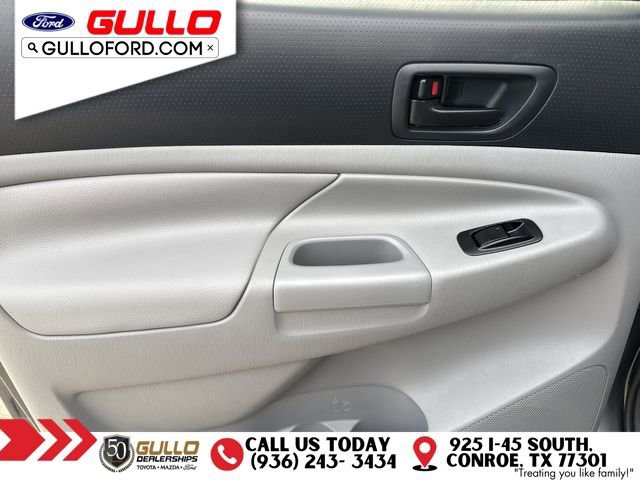 Used 2015 Toyota Tacoma PreRunner w/ SR5 Package RWD image 16