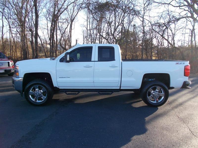 Used 2015 Chevrolet Silverado 2500 LT w/ LT Convenience Package image 3