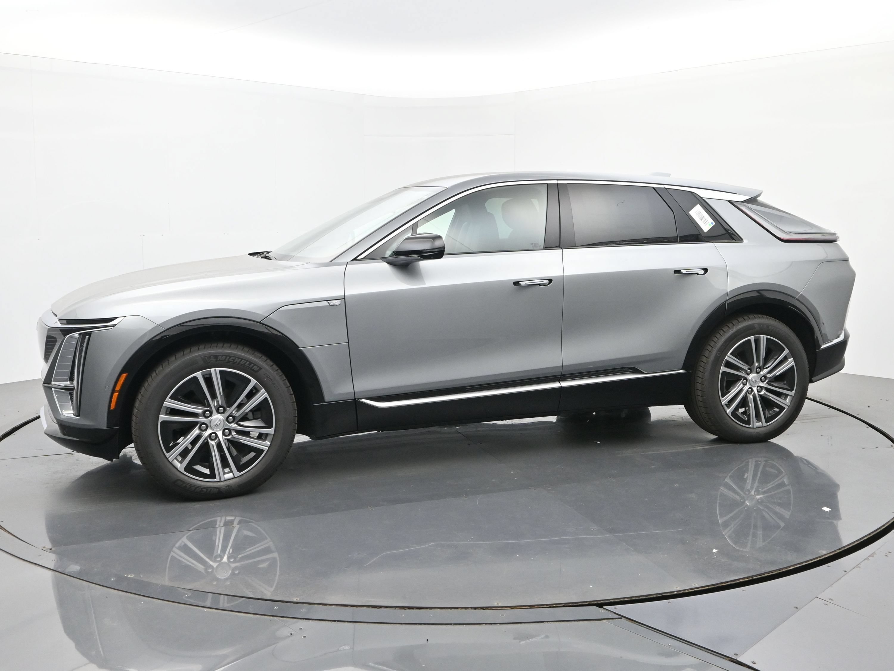 New 2026 Cadillac Lyriq Luxury w/ LPO, Floor Liner Package AWD/4WD image 2