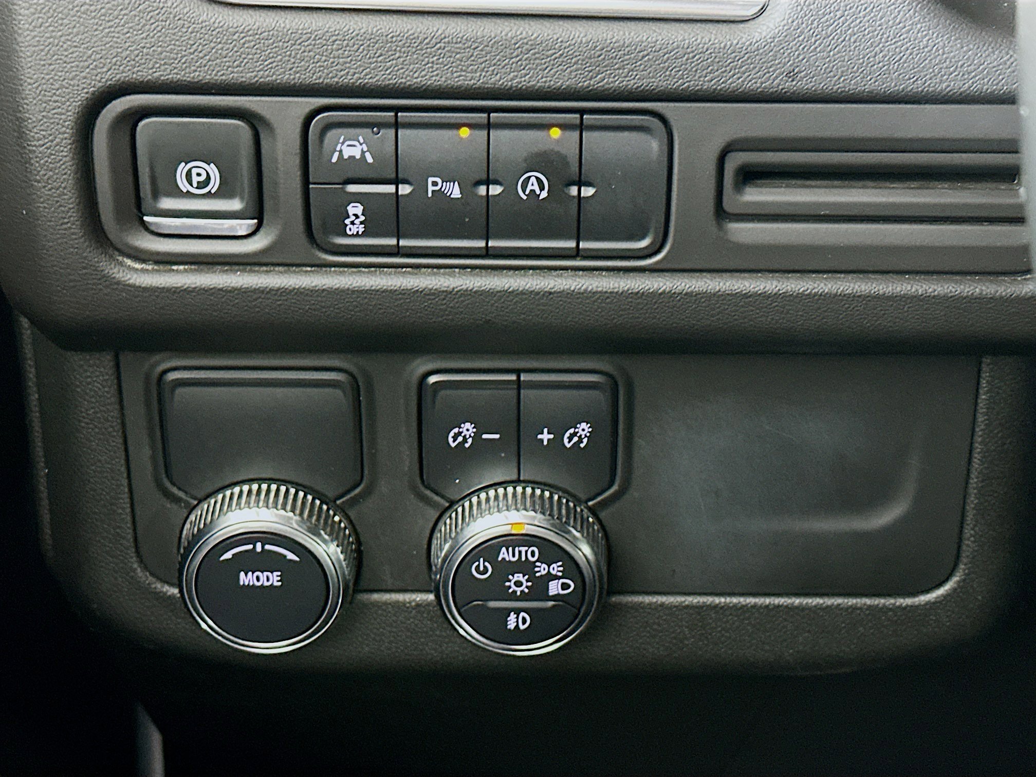 Used 2024 GMC Yukon SLT image 17