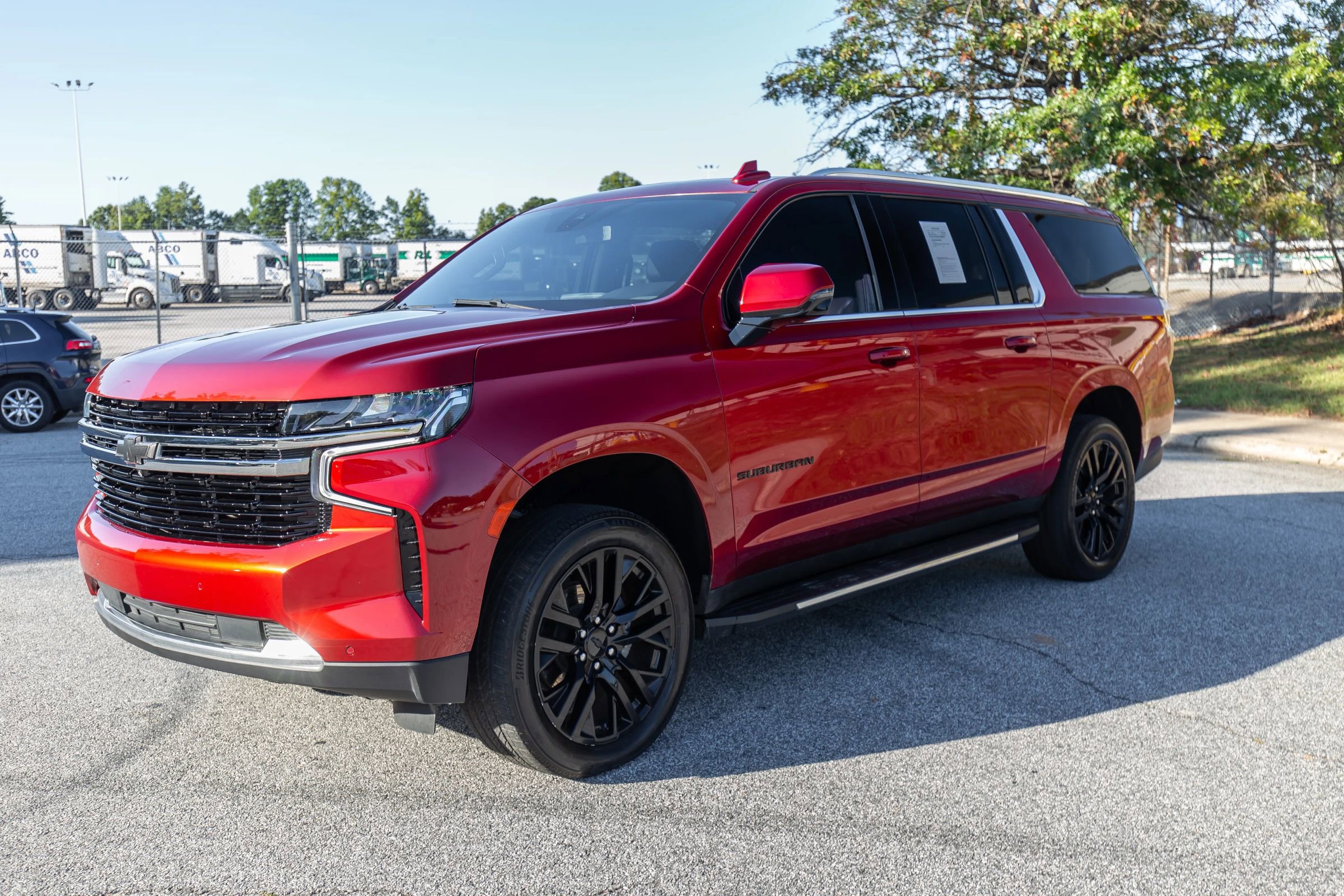 Used 2022 Chevrolet Suburban LT w/ Luxury Package image 5