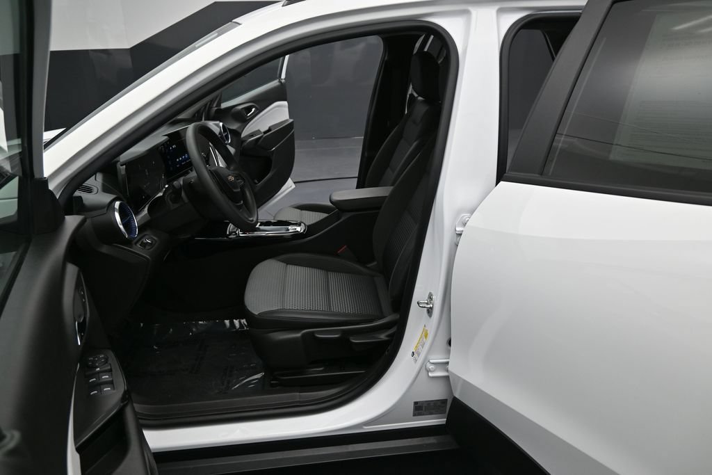 Certified 2025 Chevrolet Trax LT FWD image 12