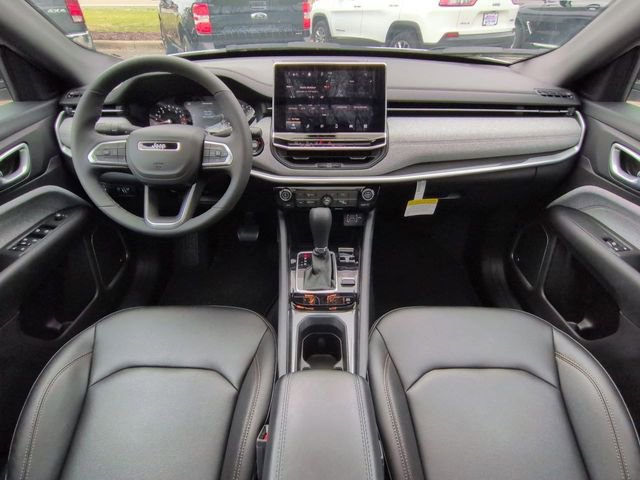 Used 2024 Jeep Compass Latitude w/ Sun and Sound Group AWD/4WD image 23
