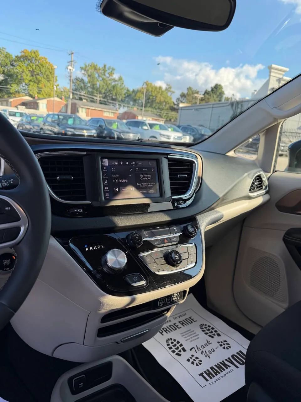 Used 2023 Chrysler Voyager LX FWD image 18
