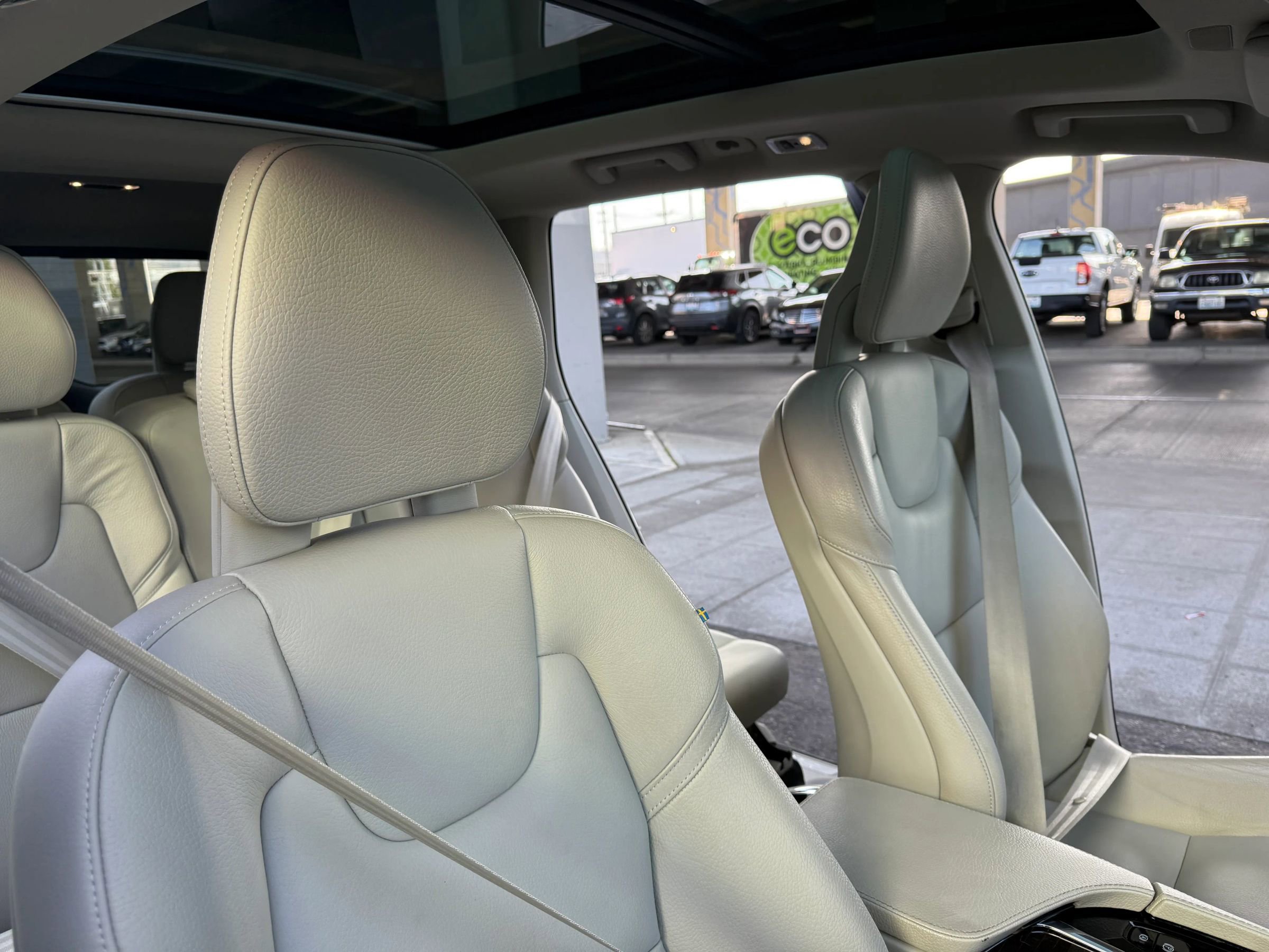 Used 2018 Volvo XC90 T6 Momentum w/ Convenience Package image 27