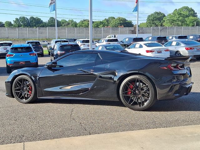 Used 2024 Chevrolet Corvette Z06 w/ Stealth Interior Trim Package RWD image 7