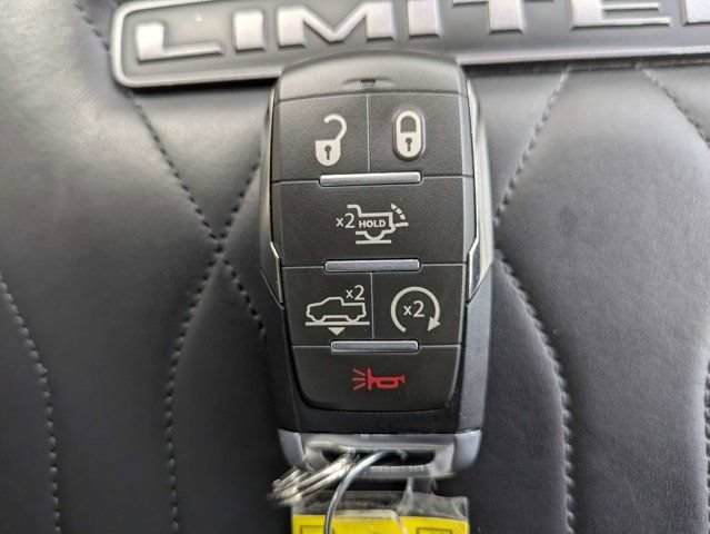 Used 2025 RAM 1500 Limited AWD/4WD image 32