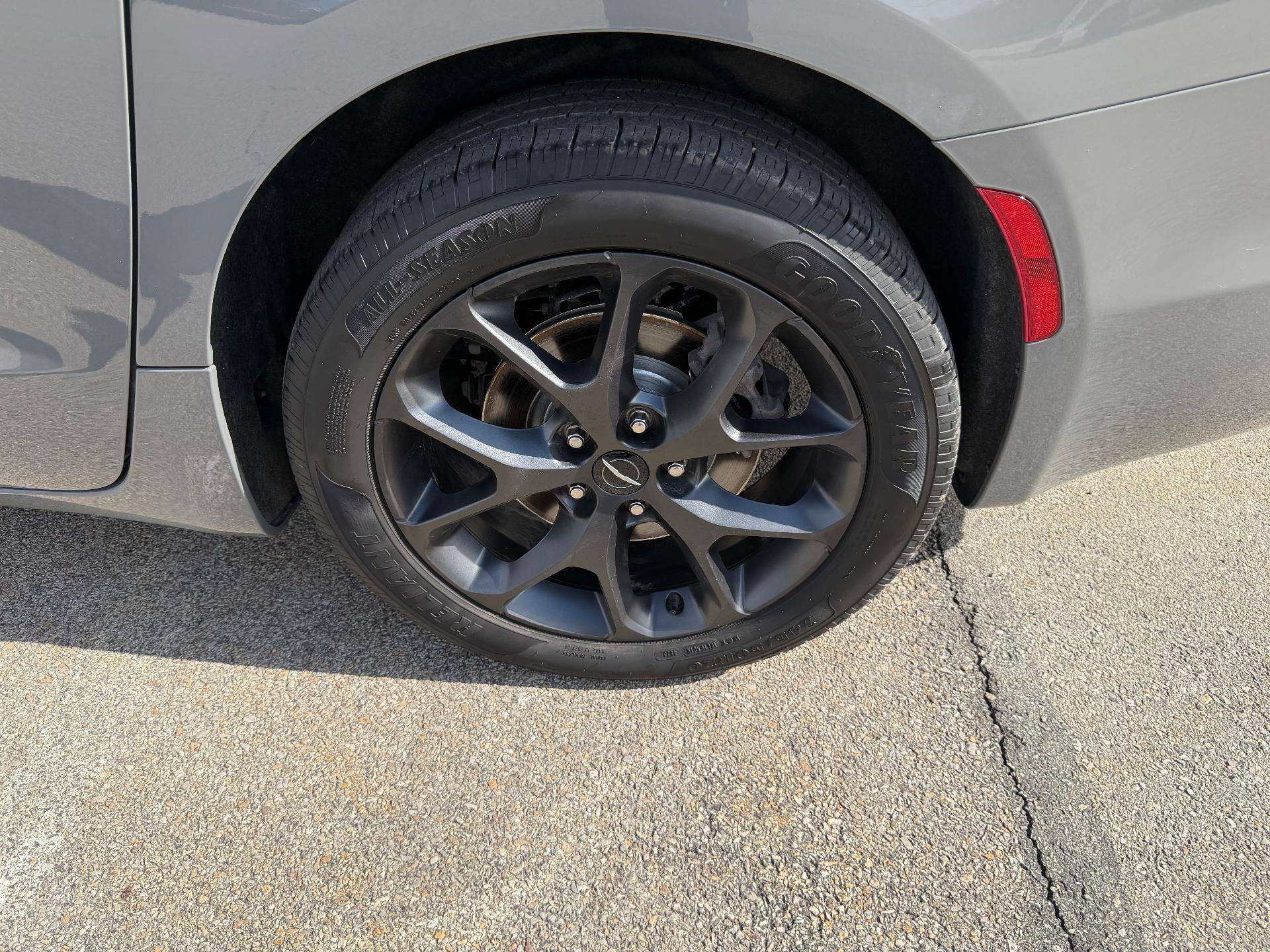 Used 2022 Chrysler Pacifica Touring-L w/ S Appearance Package image 15