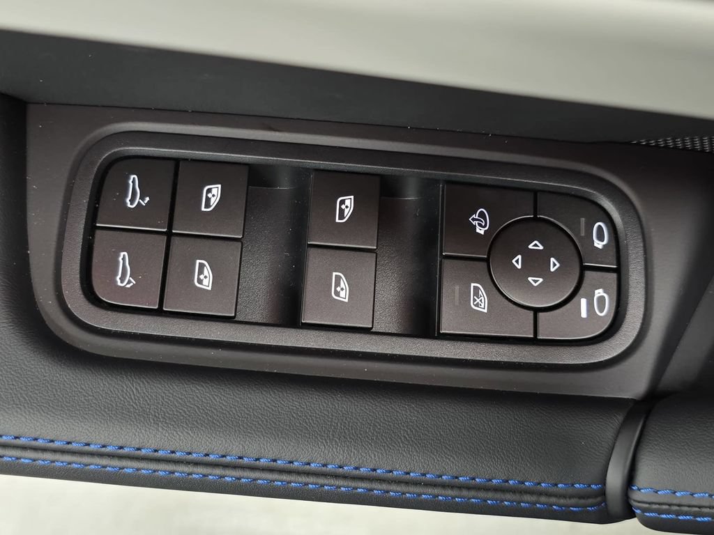 New 2026 Porsche Cayenne GTS AWD/4WD image 23