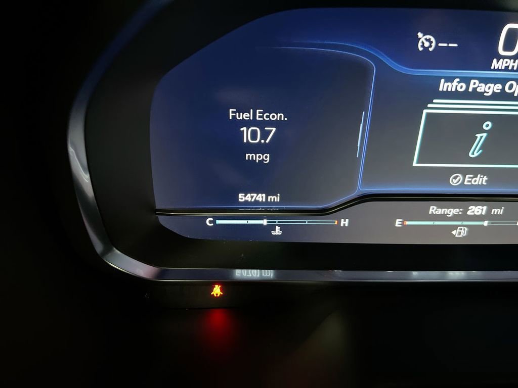 Used 2024 Chevrolet Suburban LT image 13