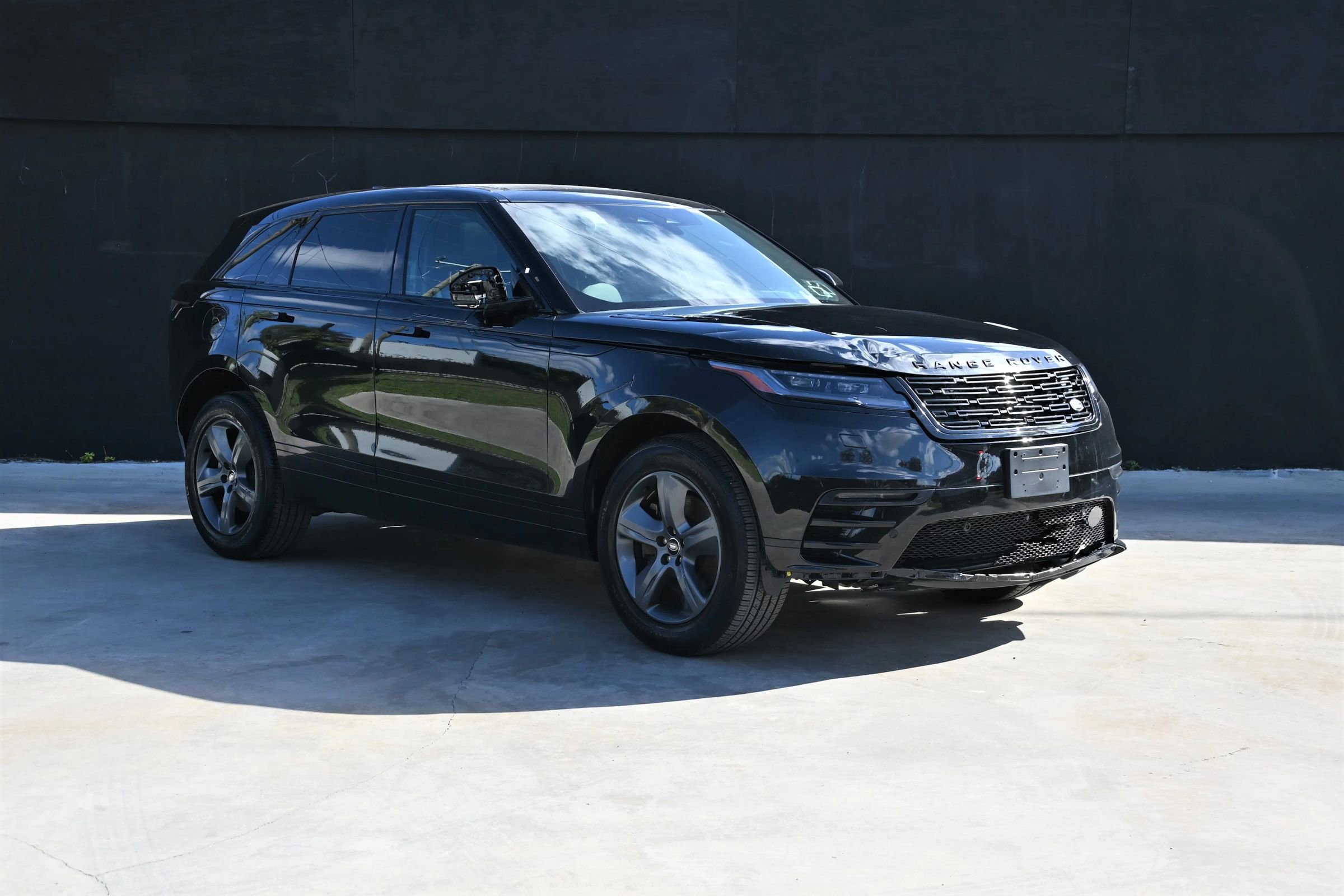Used 2025 Land Rover Range Rover Velar Dynamic SE image 2