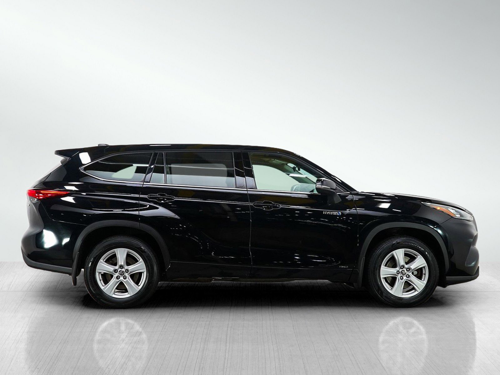 Used 2020 Toyota Highlander LE AWD/4WD image 6