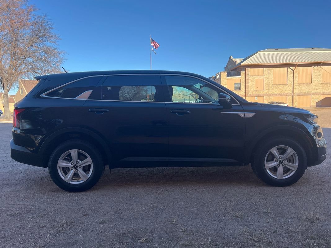 Used 2023 Kia Sorento LX image 8