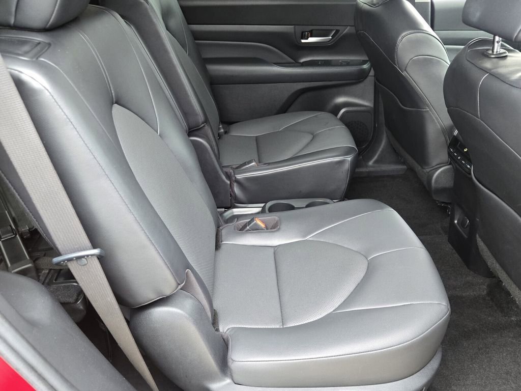 Used 2024 Toyota Grand Highlander XLE image 16