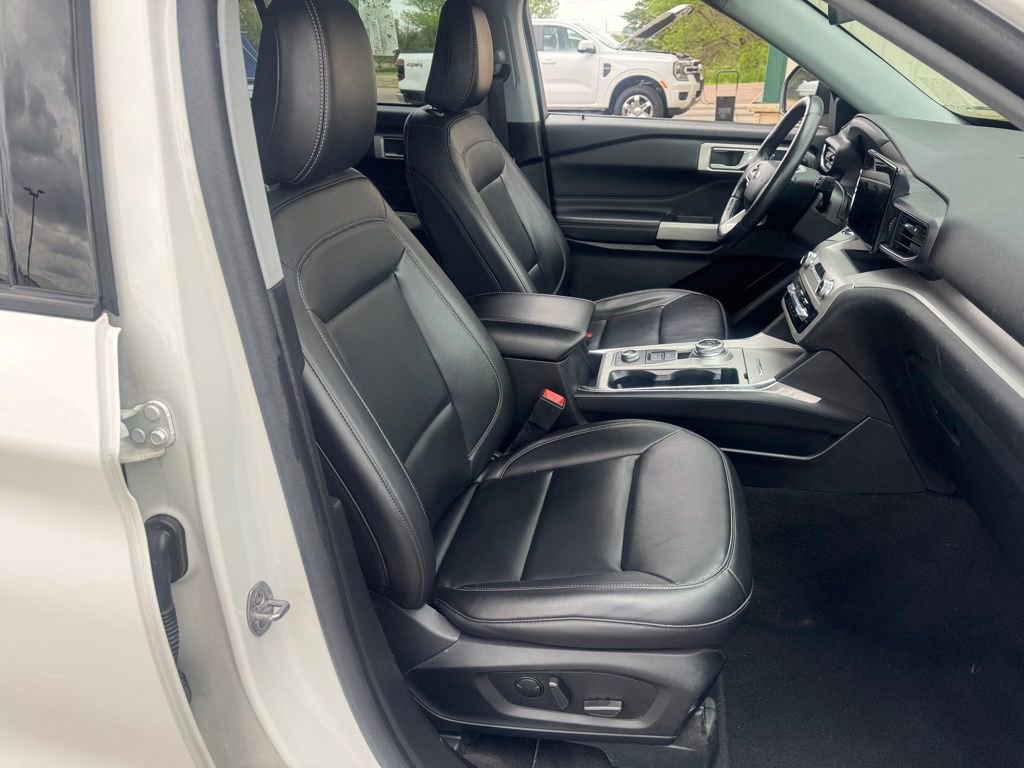 Used 2023 Ford Explorer XLT w/ Equipment Group 202A AWD/4WD image 19