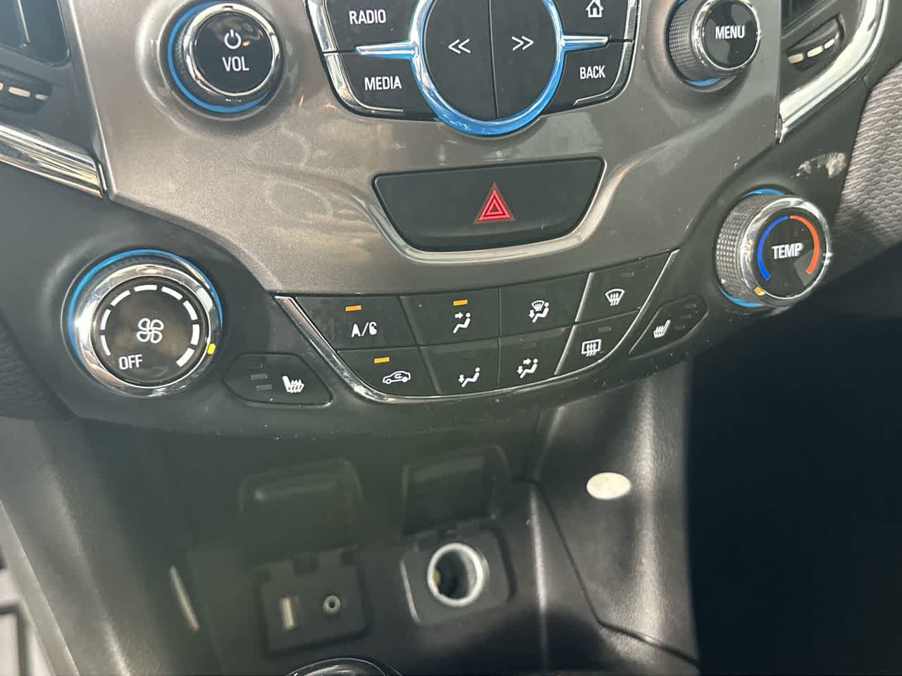 Used 2018 Chevrolet Cruze LT w/ Sun And Sound Package FWD image 18