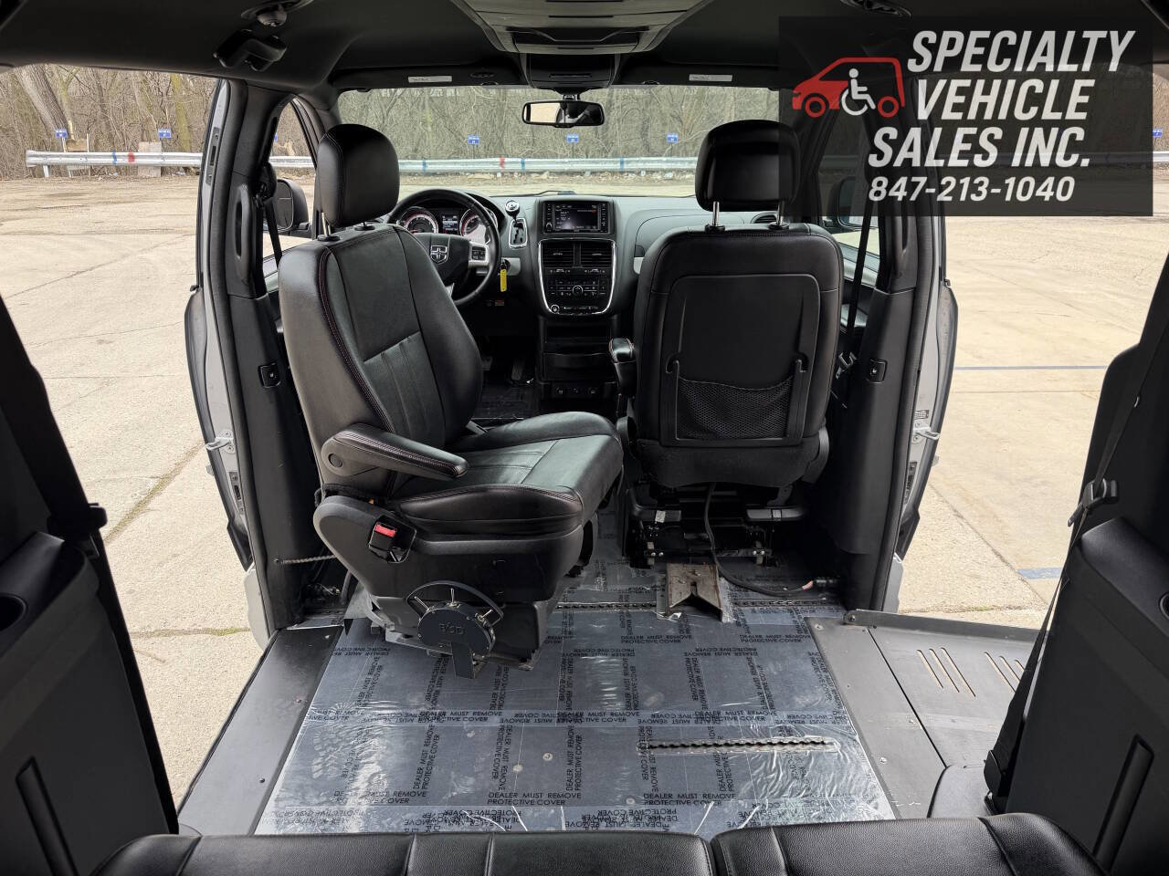 Used 2014 Dodge Grand Caravan R/T image 26