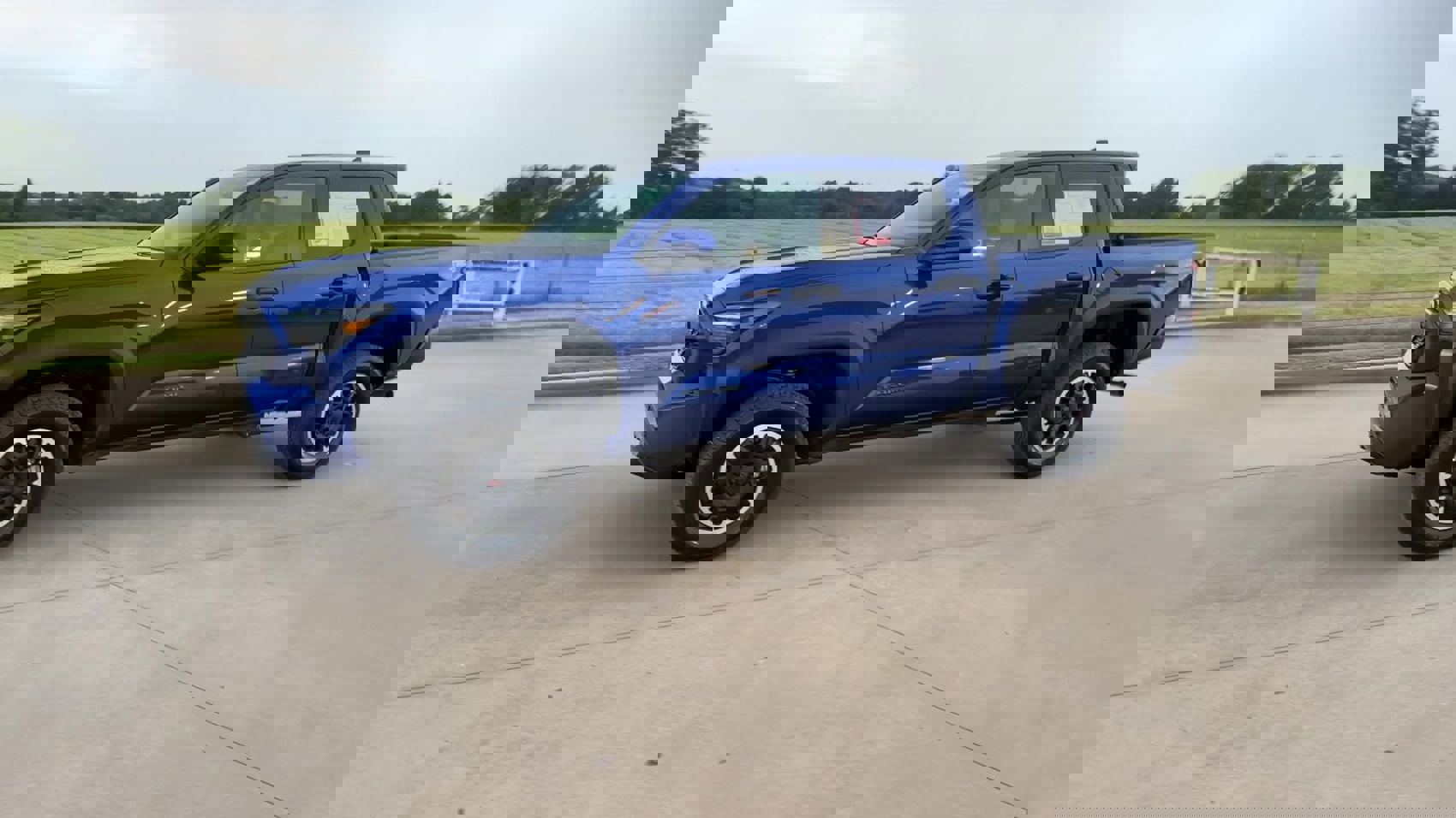 Used 2024 Toyota Tacoma TRD Off-Road image 4