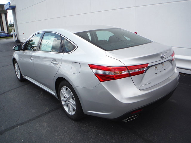Used 2014 Toyota Avalon XLE FWD image 9