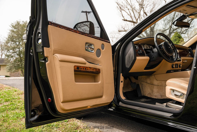 Used 2014 Rolls-Royce Ghost image 27