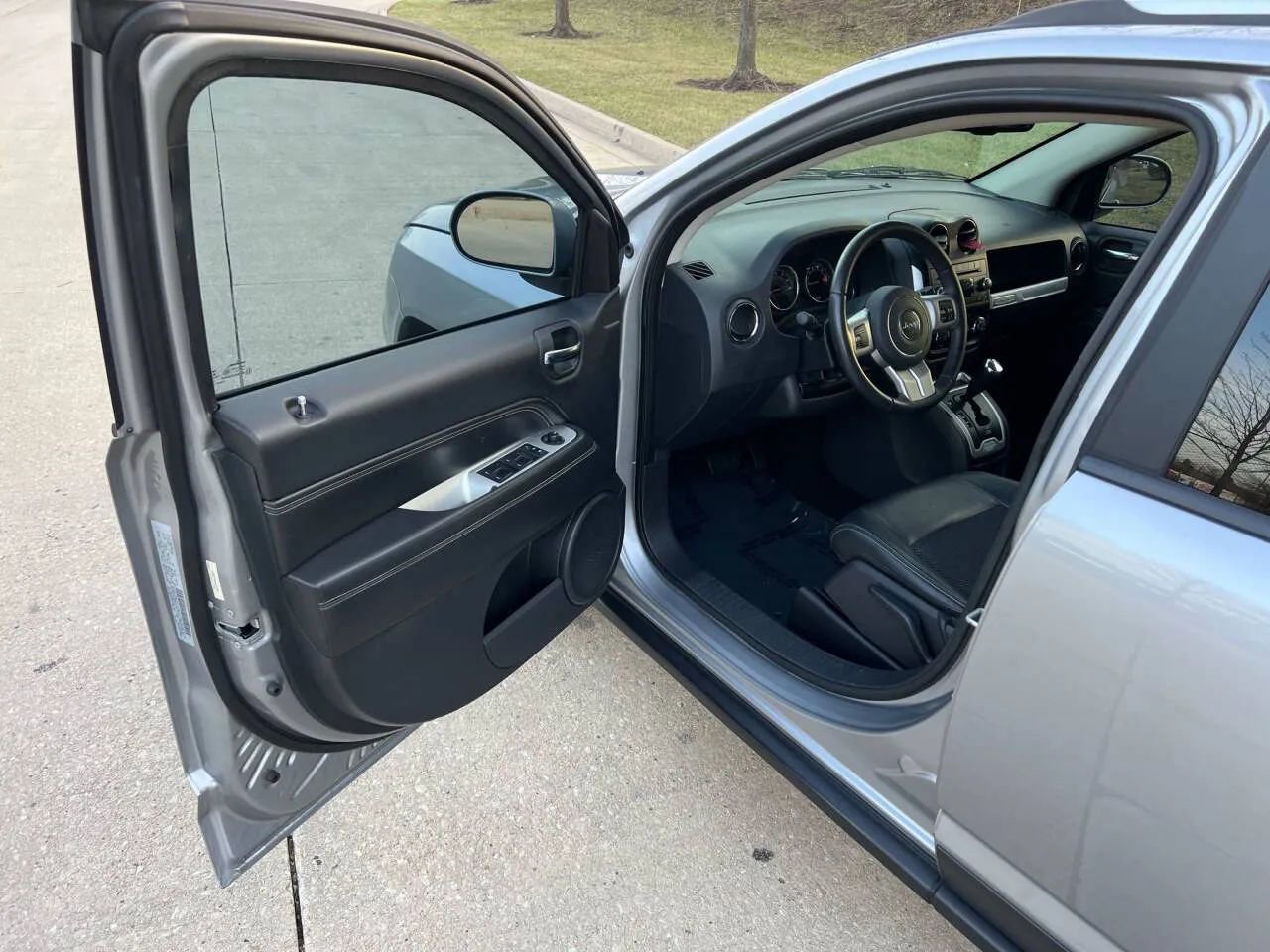 Used 2017 Jeep Compass Latitude image 22