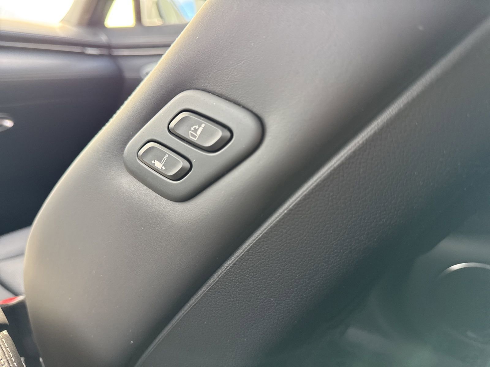 Used 2025 Genesis Electrified GV70 Advanced w/ Prestige Package image 17