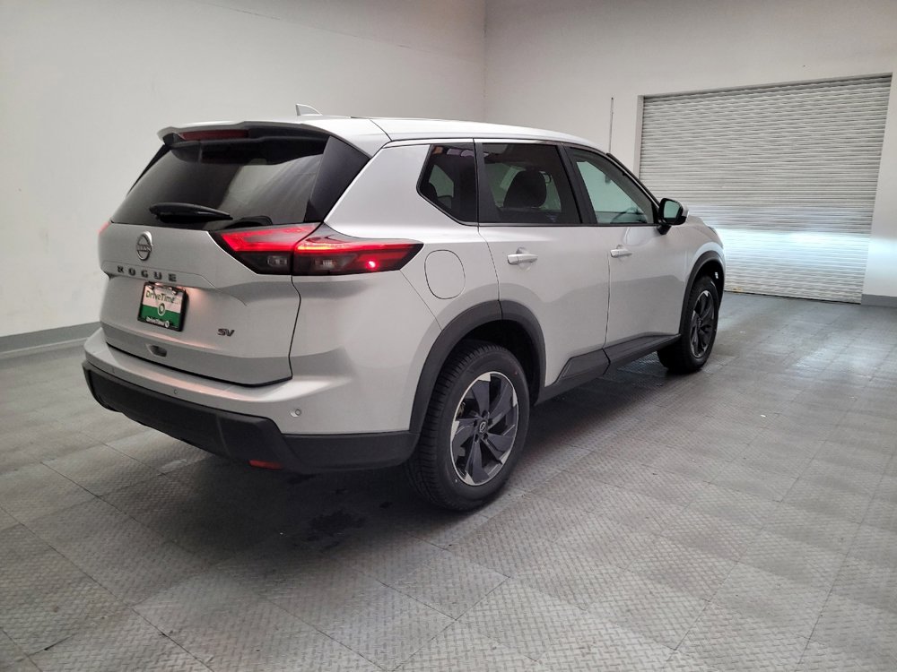 Used 2024 Nissan Rogue SV image 9