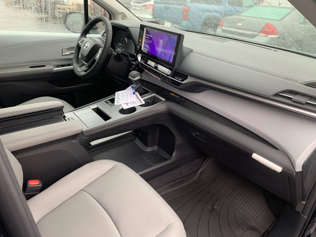 New 2026 Toyota Sienna XLE image 18