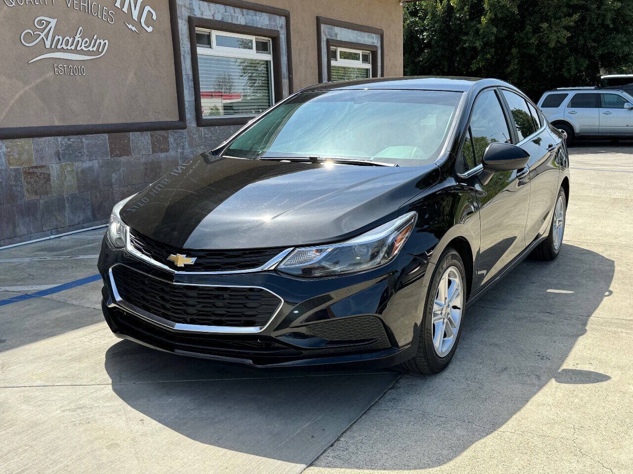 Used 2016 Chevrolet Cruze LT w/ Convenience Package FWD image 2