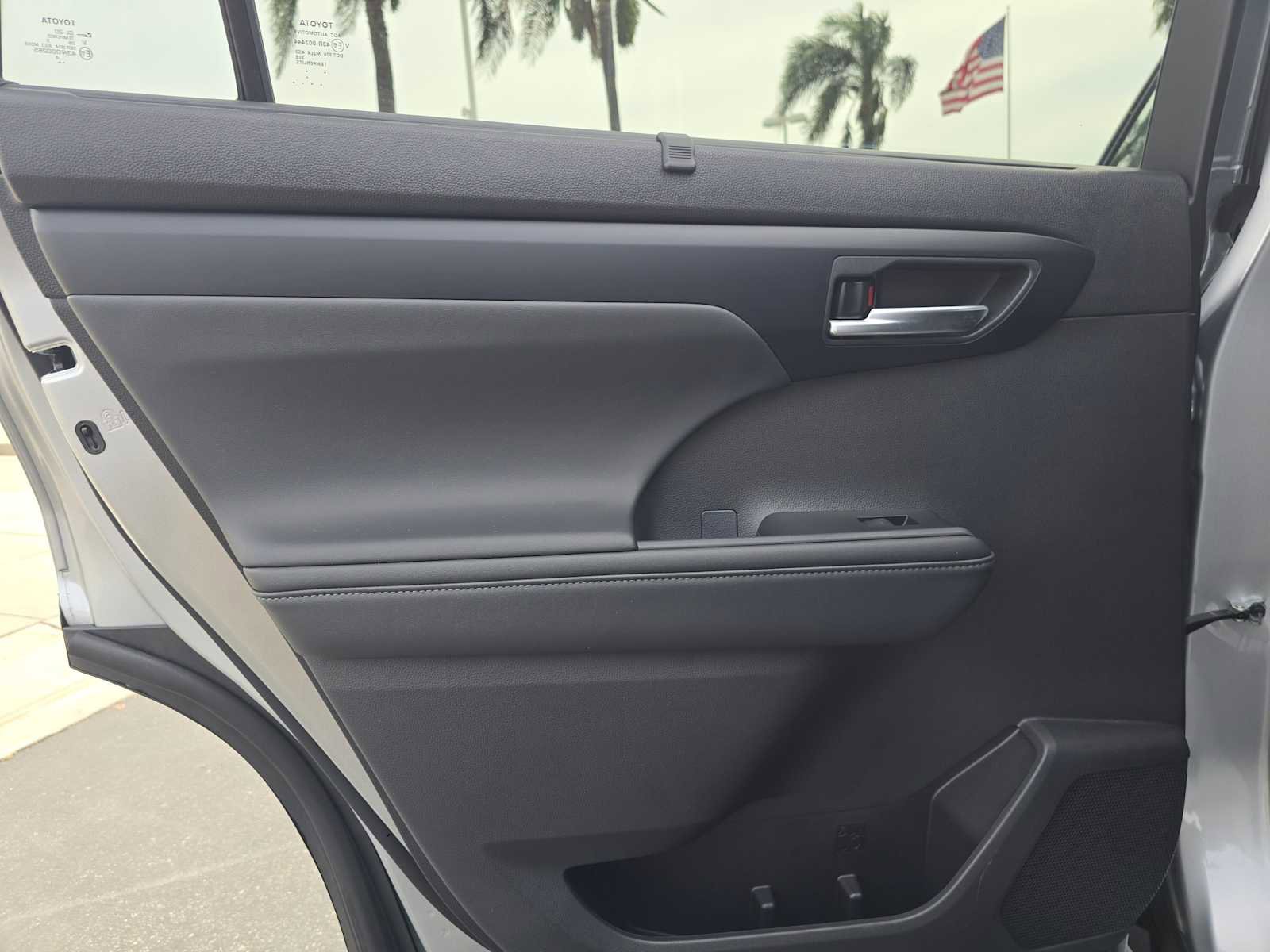 Certified 2025 Toyota Highlander XLE FWD image 17