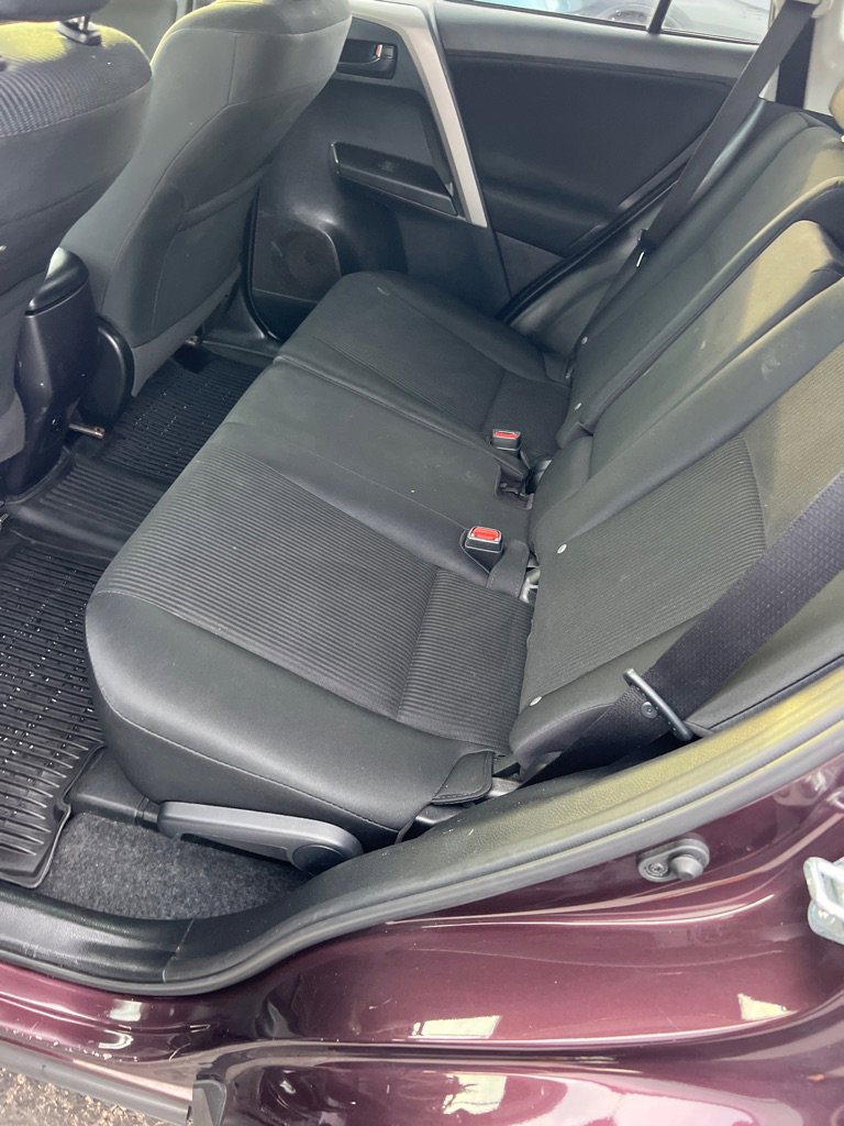 Used 2018 Toyota RAV4 LE image 14