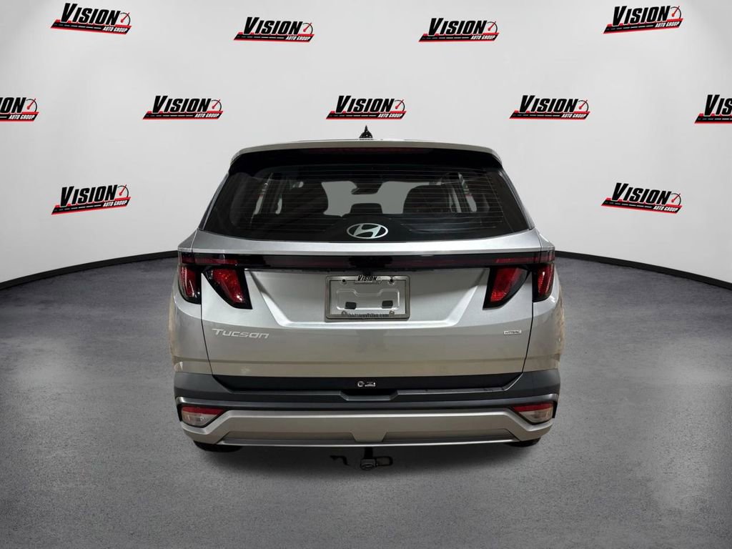 Used 2025 Hyundai Tucson SE image 6