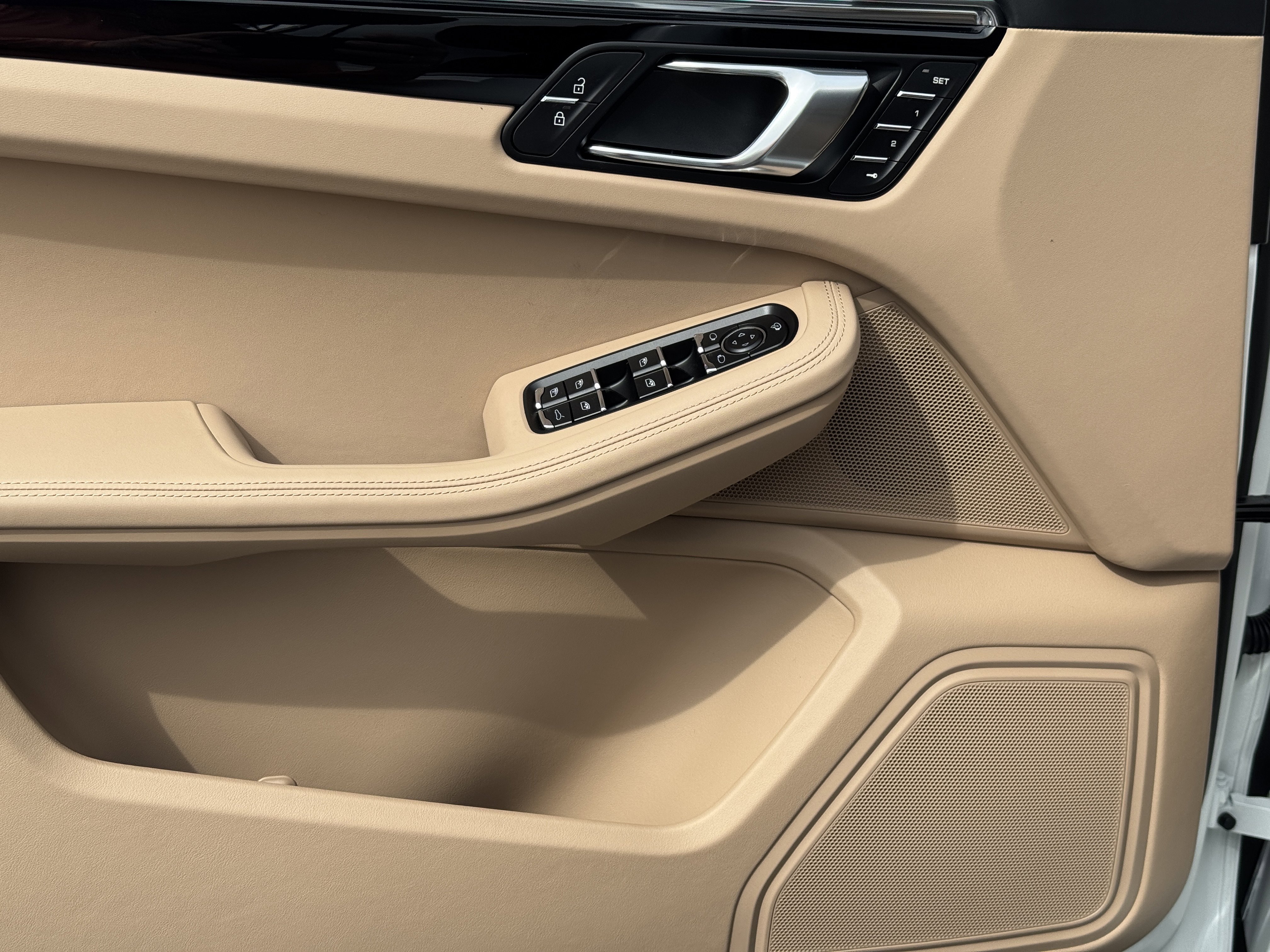 New 2026 Porsche Macan image 21