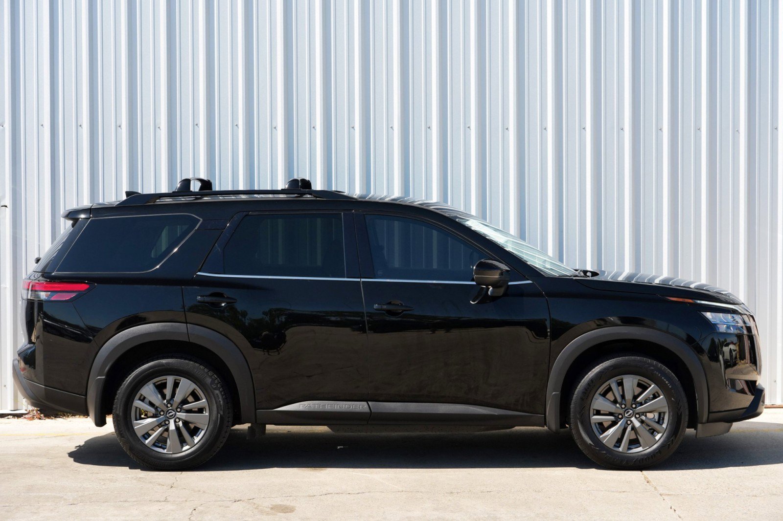Used 2022 Nissan Pathfinder SV w/ SV Premium Package image 50