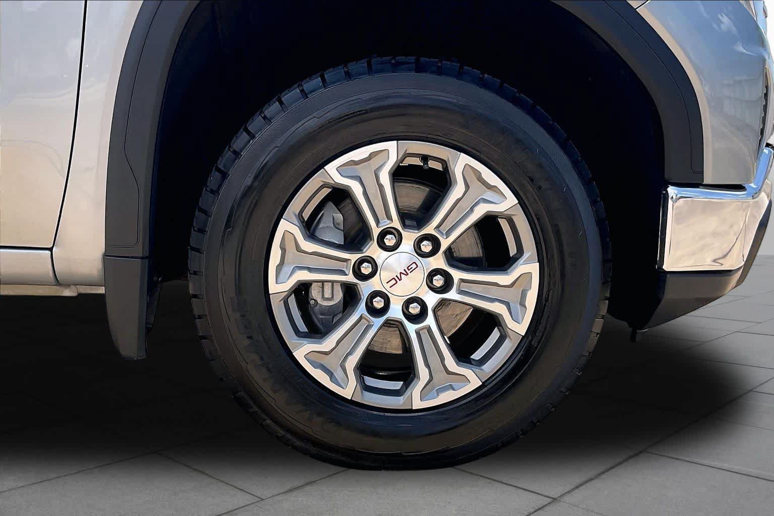 Used 2025 GMC Sierra 1500 SLT RWD image 11