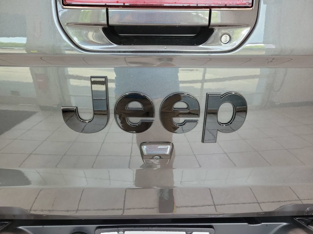 Used 2021 Jeep Gladiator Overland AWD/4WD image 13