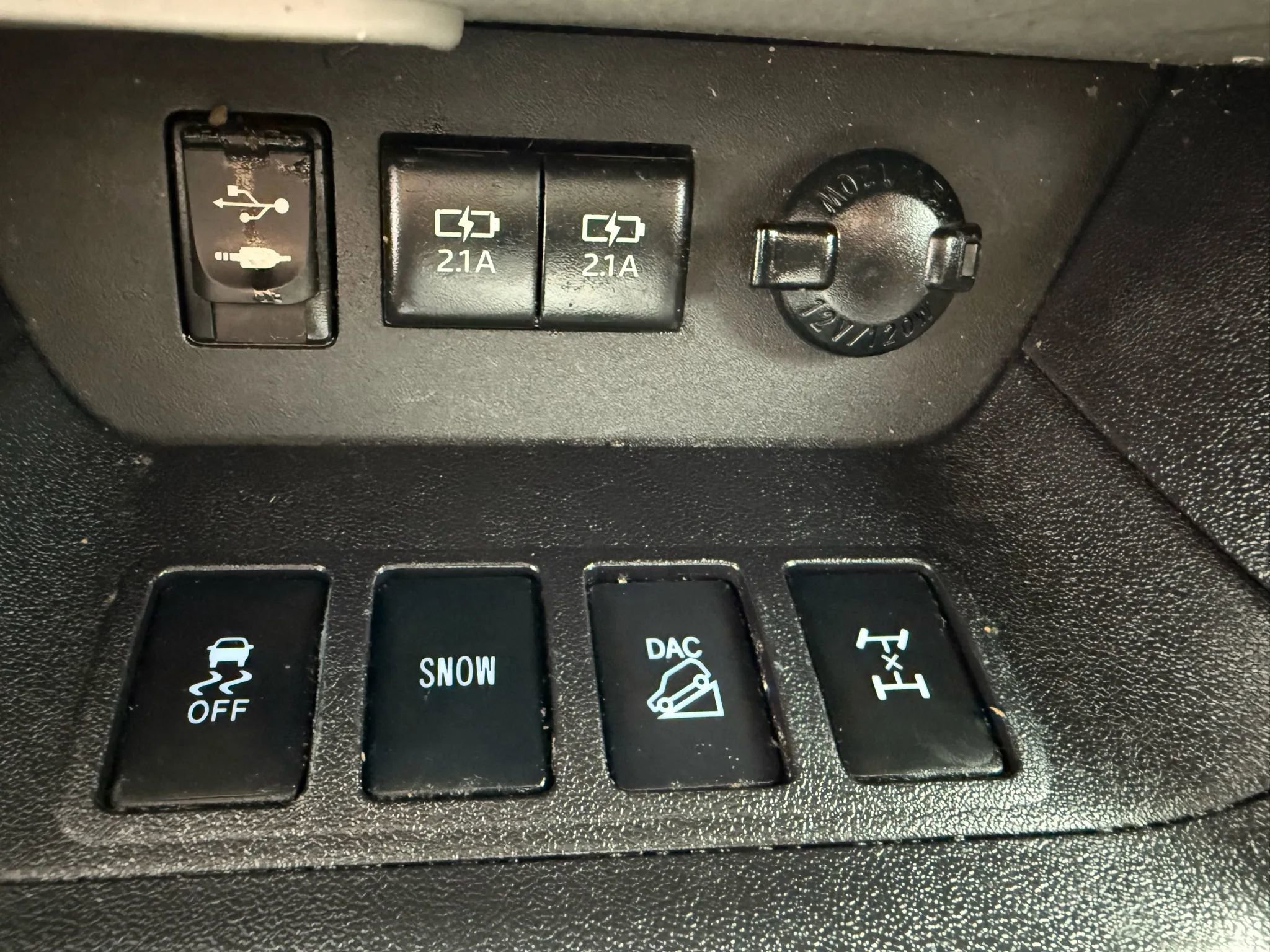 Used 2018 Toyota Highlander Plus AWD/4WD image 18