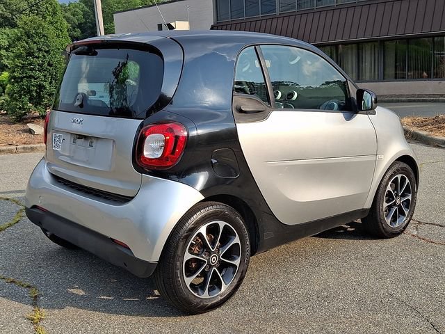 Used 2016 smart fortwo passion RWD image 11