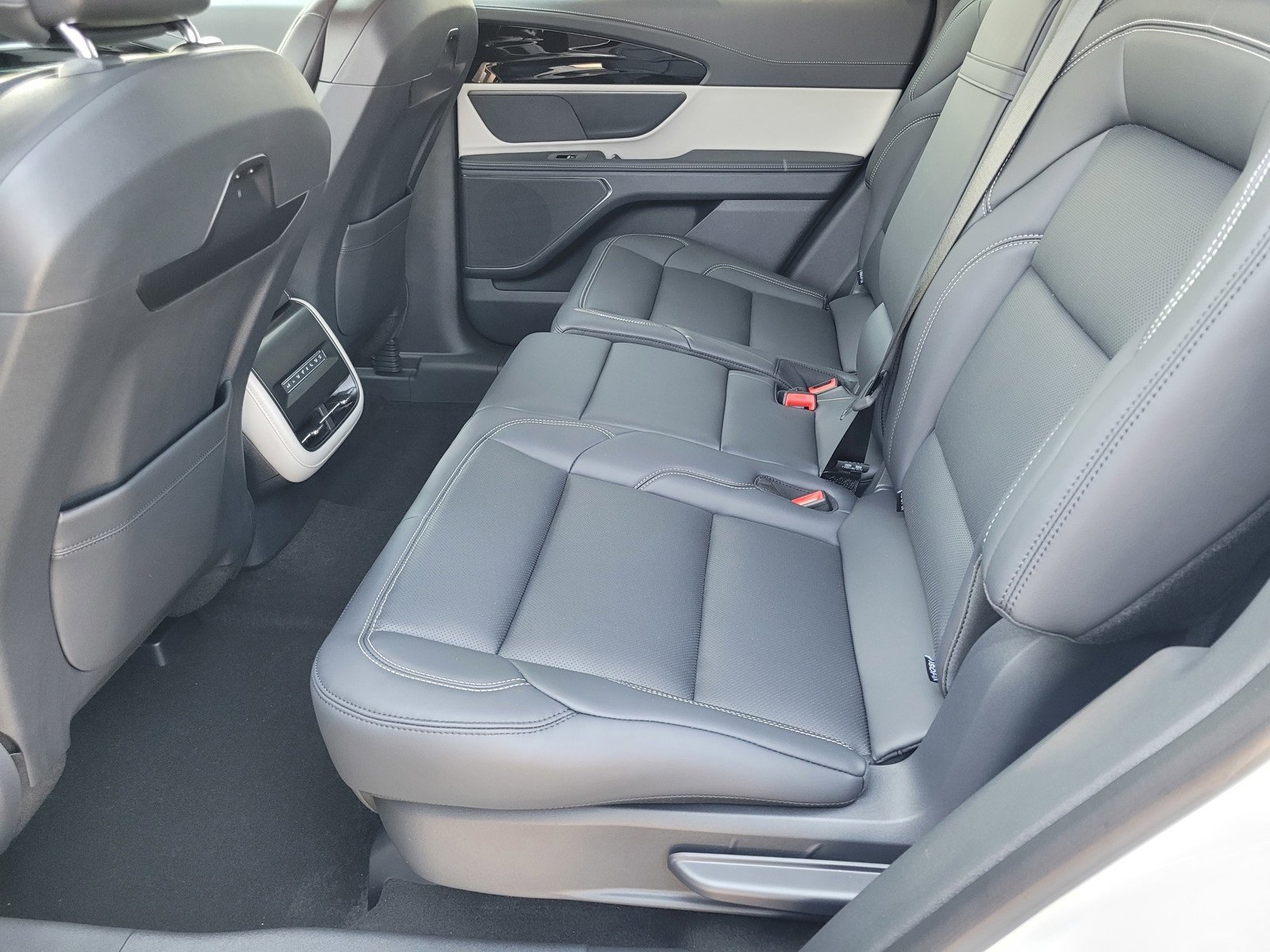 New 2025 Lincoln Nautilus Premier image 7