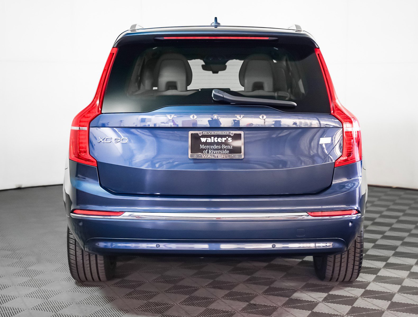 Used 2023 Volvo XC90 T8 Plus image 14