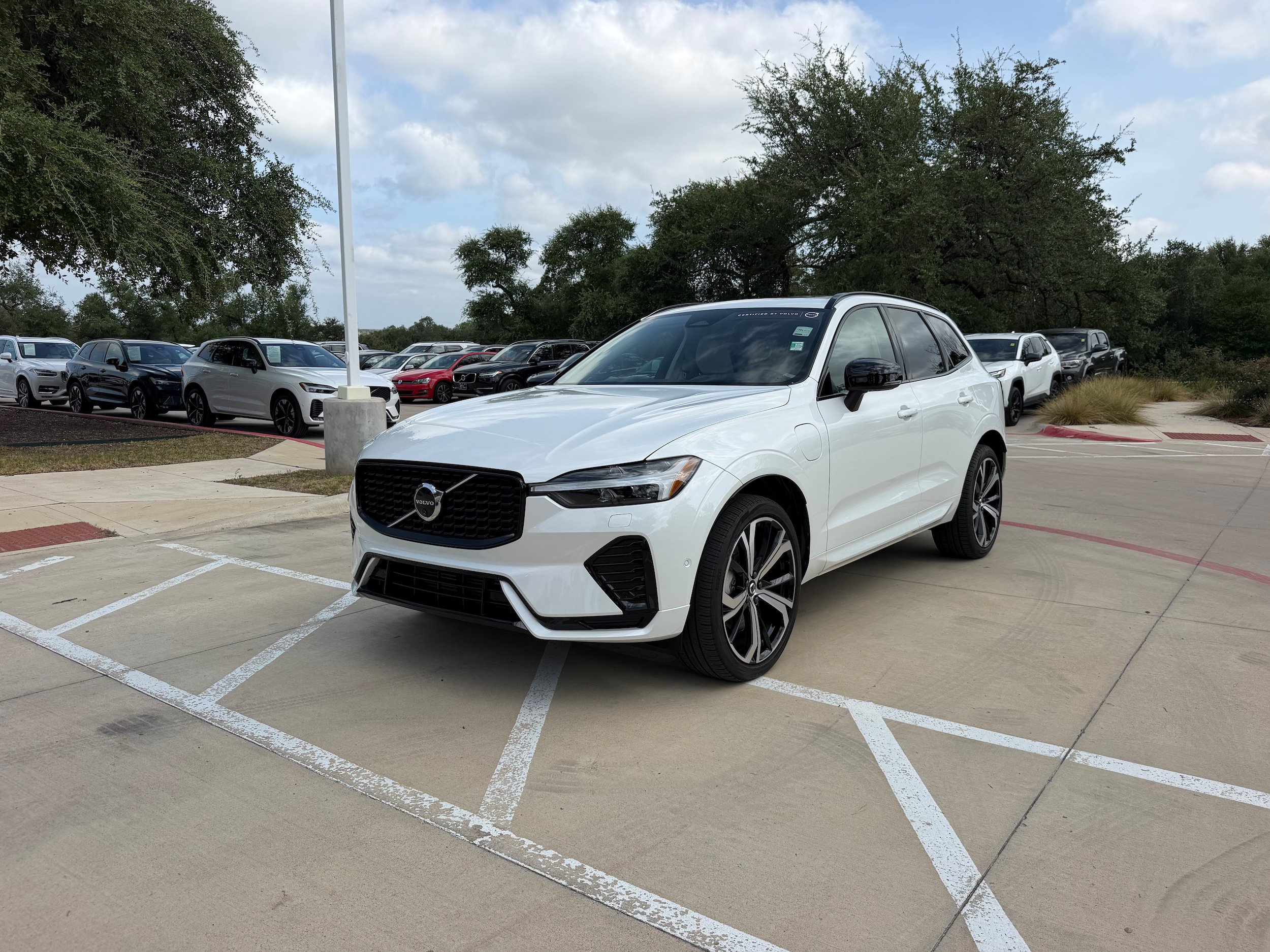 Certified 2024 Volvo XC60 T8 Ultimate w/ Protection Package Premier AWD/4WD image 2